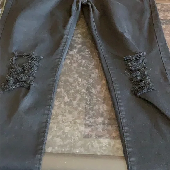 Men’s black ripped jeans. Size 33 - Picture 3 of 7